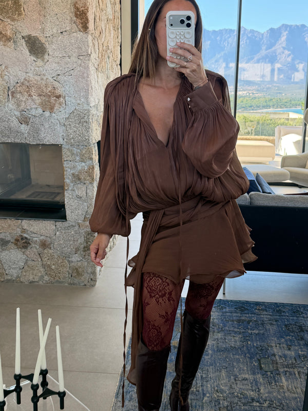 Robe courte satinée