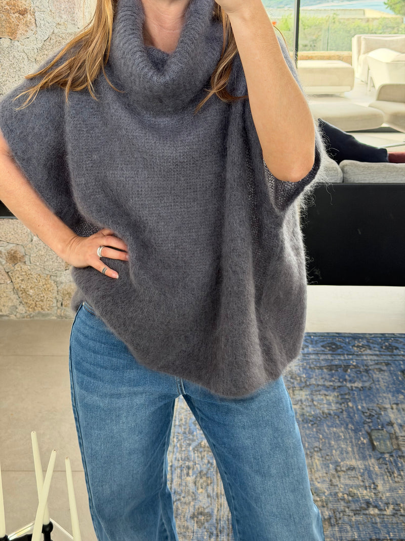 Pull sans manche col roulé