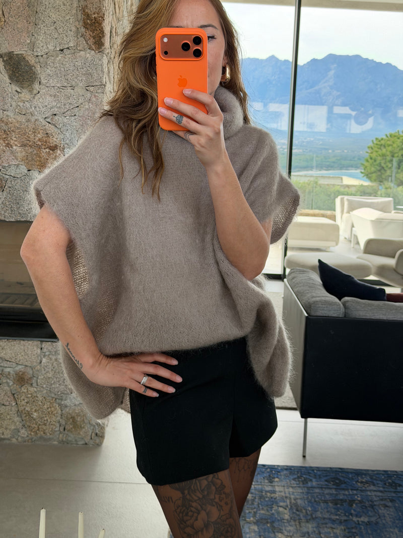 Pull sans manche col roulé