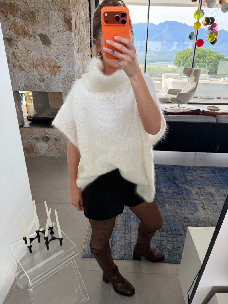 Pull sans manche col roulé