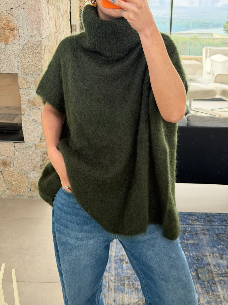 Pull sans manche col roulé