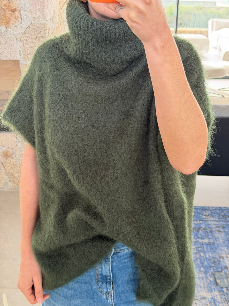 Pull sans manche col roulé