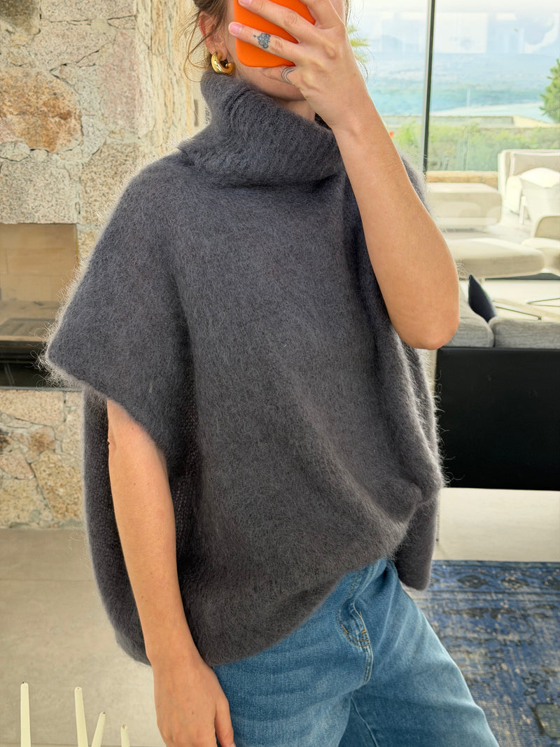 Pull sans manche col roulé