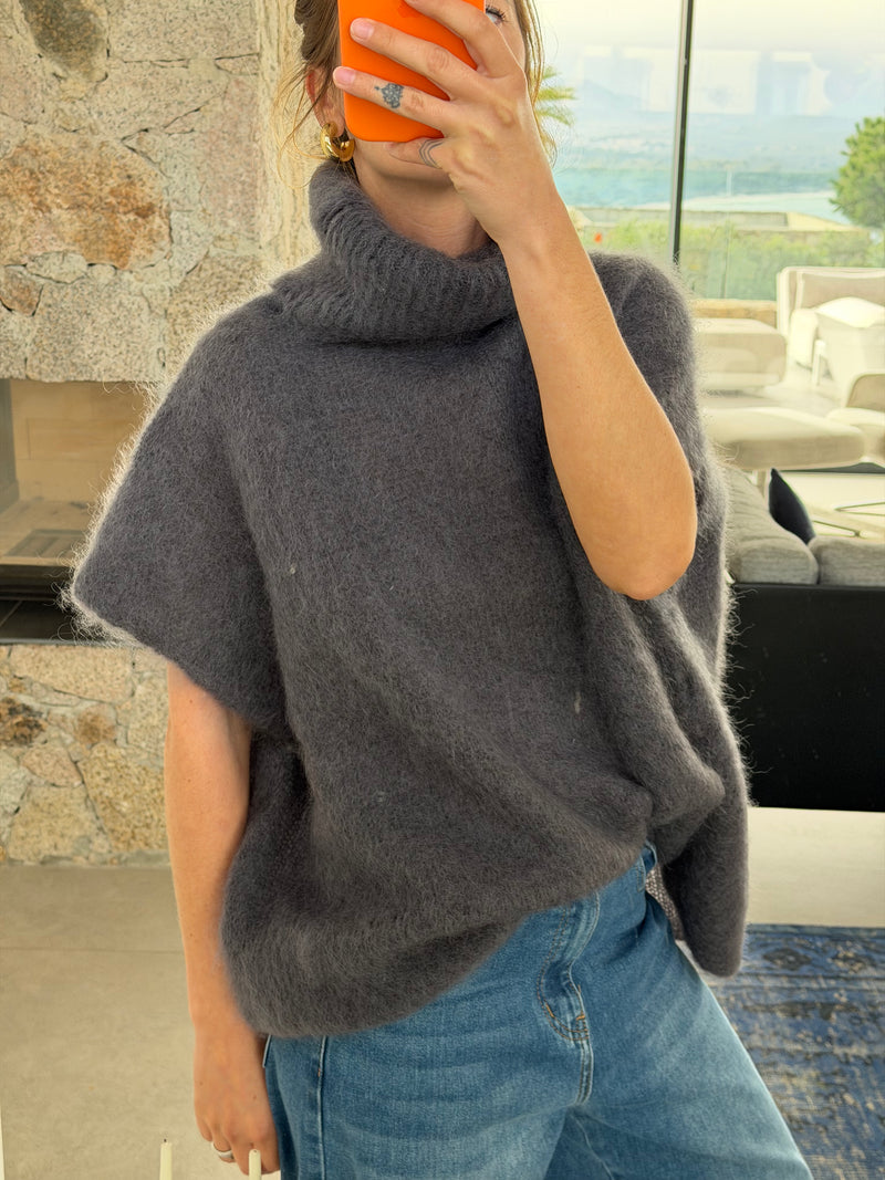 Pull sans manche col roulé